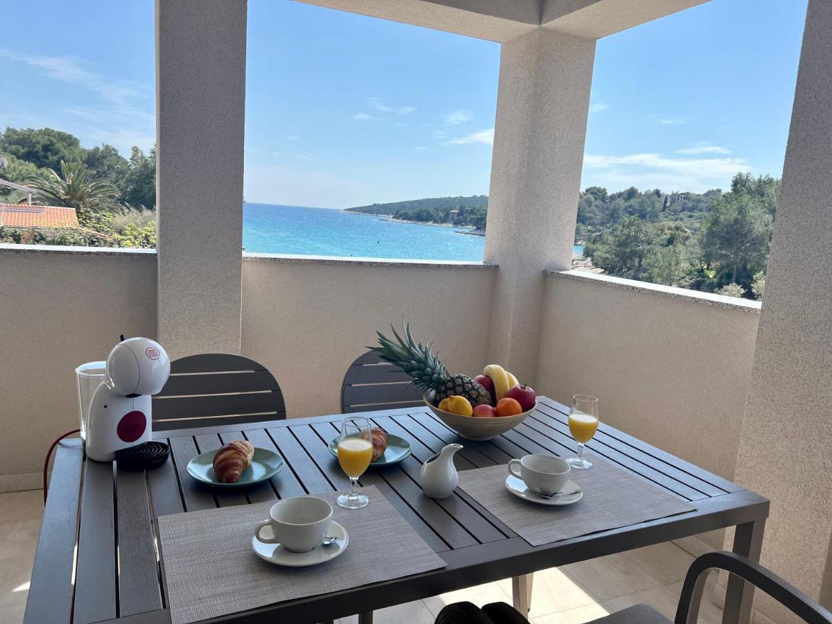 Apartments Divna Mali Losinj Ngoại thất bức ảnh