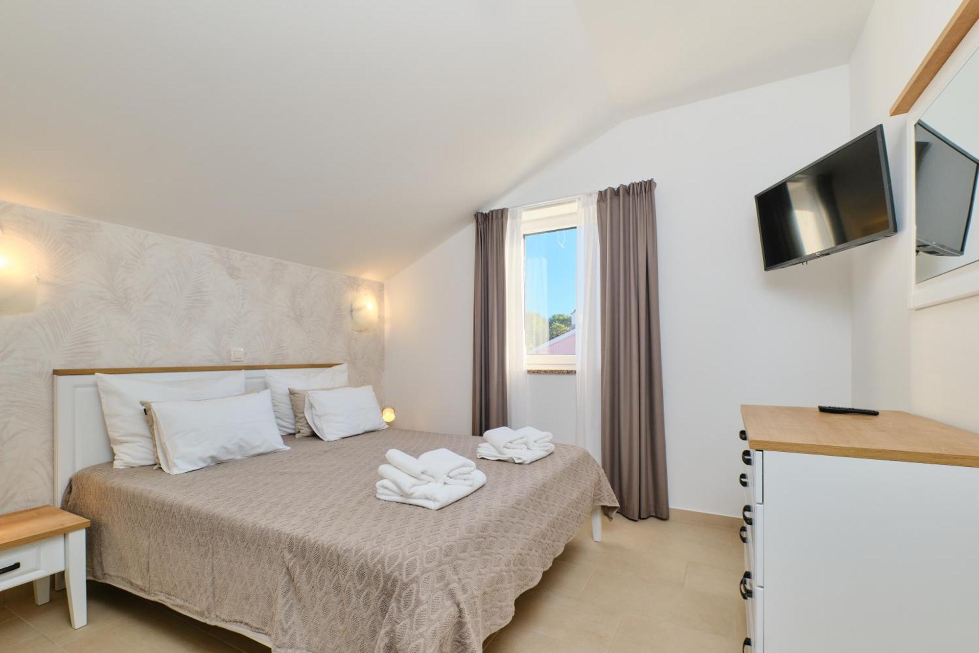 Apartments Divna Mali Losinj Ngoại thất bức ảnh