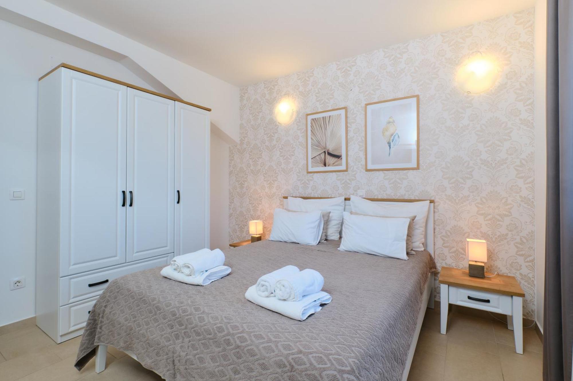Apartments Divna Mali Losinj Ngoại thất bức ảnh