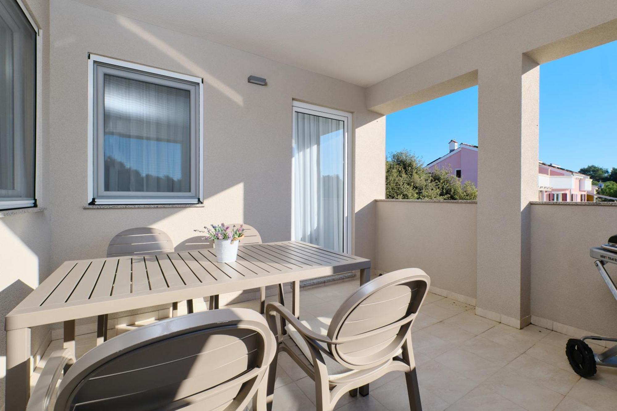 Apartments Divna Mali Losinj Ngoại thất bức ảnh