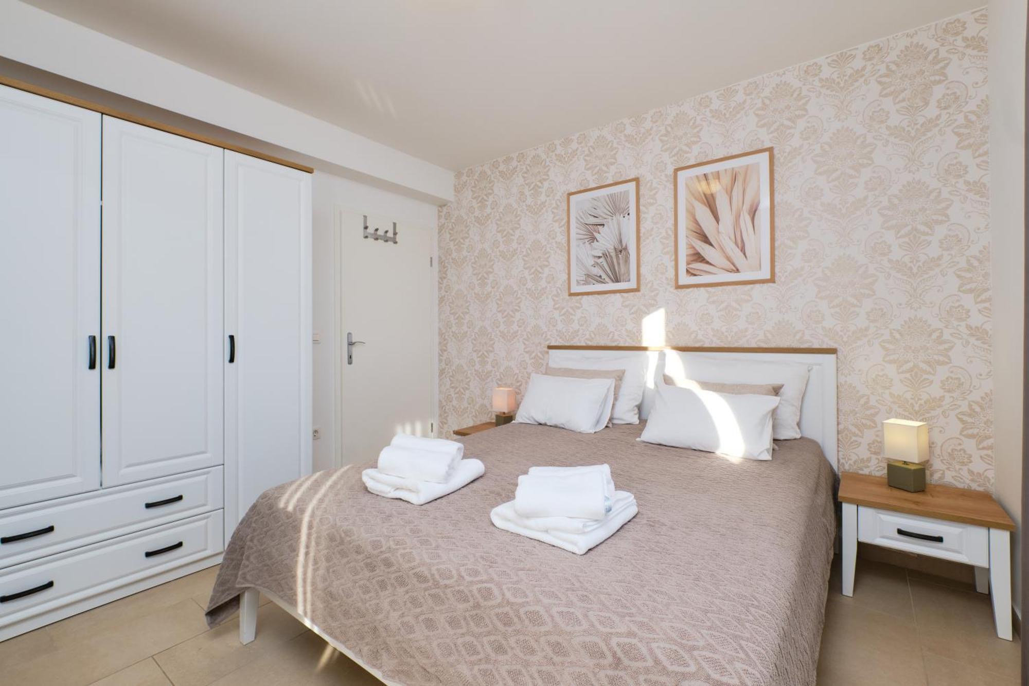 Apartments Divna Mali Losinj Ngoại thất bức ảnh